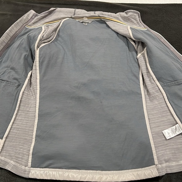 Smartwool women’s jacket. Hooded. Lightweight. Size Small. - Picture 7 of 10